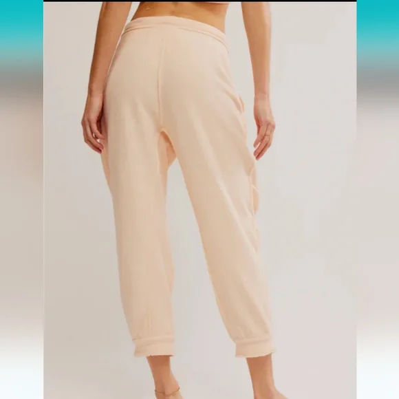 New! Free People Day Off Fleece Oversized Joggers in Tender Peach - Picture 3 of 7